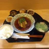 Snapdishの料理写真:日替わり定食800円|藤井 崇之さん