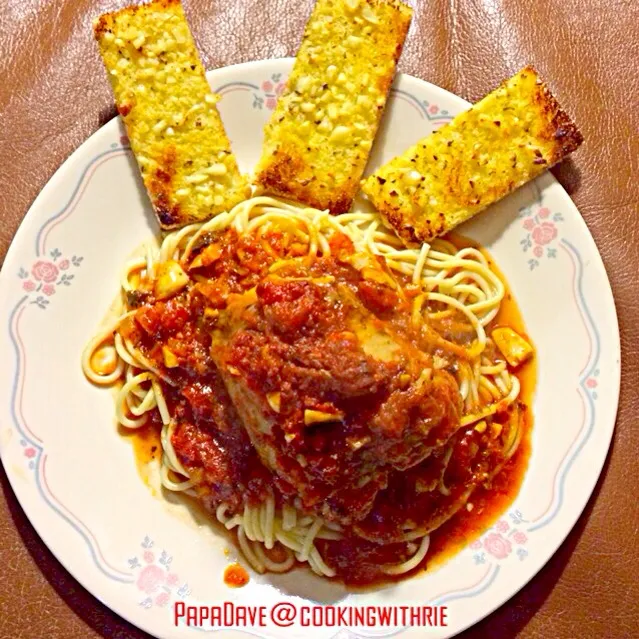 Snapdishの料理写真:Chicken Catatori and crispy Garlic Bread by Papa Dave|rie simsさん