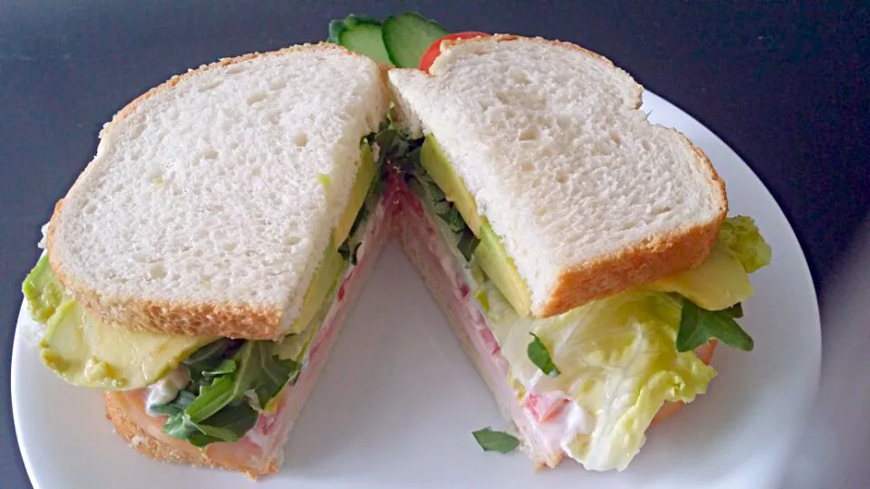 Snapdishの料理写真:honey roasted turkey avocado sandwich|agnes roさん