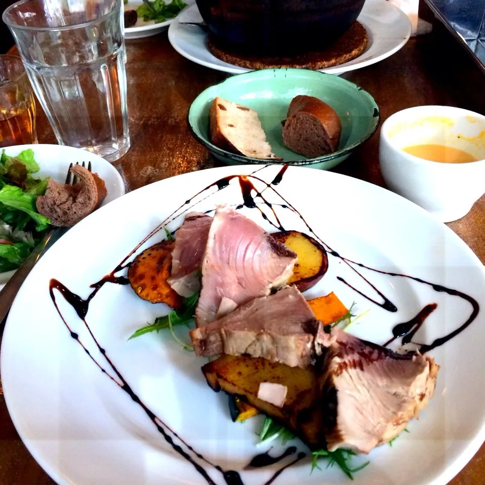 麹町カフェにて。|鈴木 恵さん