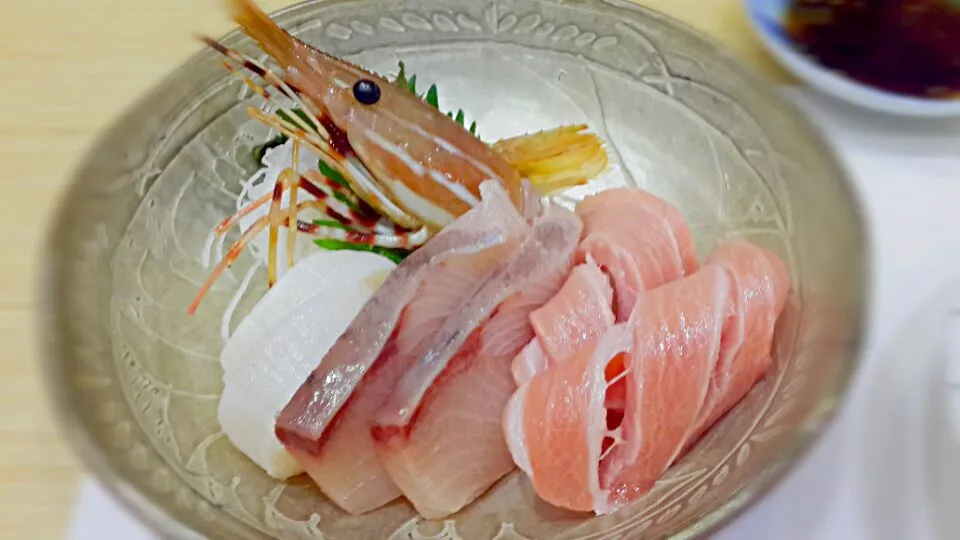 Snapdishの料理写真:sashimi|globetrotterさん