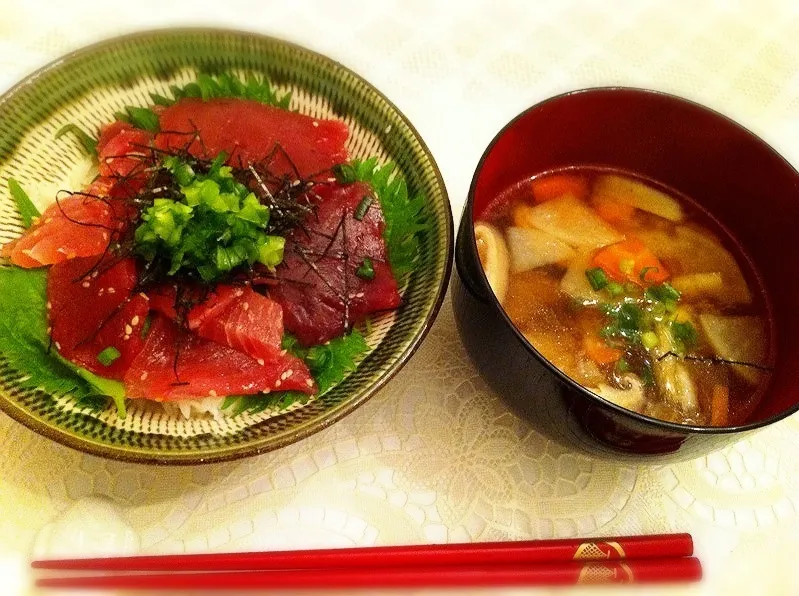 漬けまぐろ丼＆けんちん汁|めぇさん