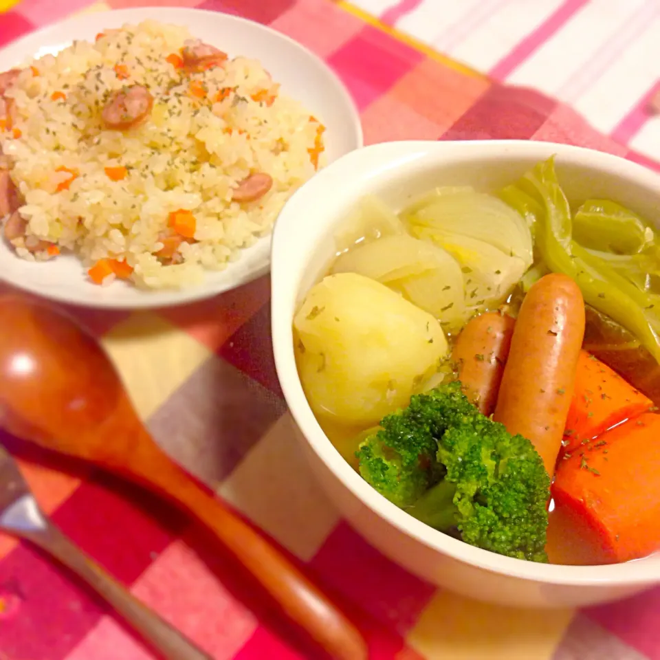 Snapdishの料理写真:ゴロゴロ野菜のポトフと炊飯器でピラフ|Mari  Mounaiさん