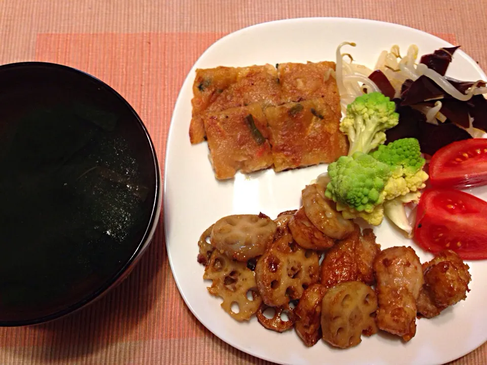 レンコンと鶏の照り焼き、チヂミ、わかめスープ|mihoさん