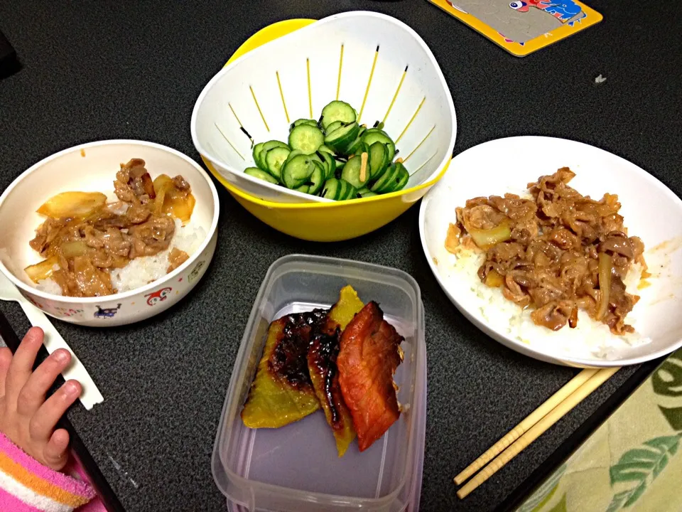 焼肉丼•胡瓜お漬物|うるしちかさん