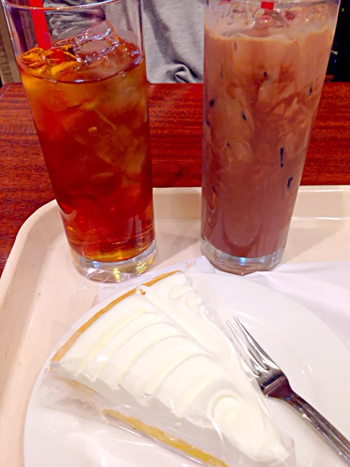 At Tomato with my daughter. Pumpkin pie.|Deana/Akinaさん