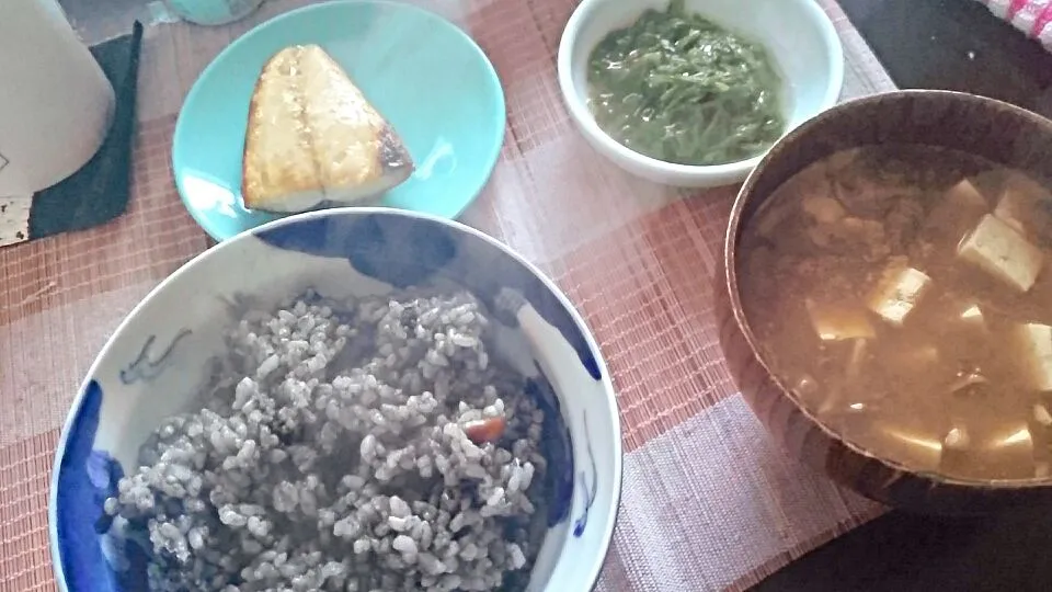 鯖の塩焼き＆めかぶ＆なめこと豆腐の味噌汁|まぐろさん