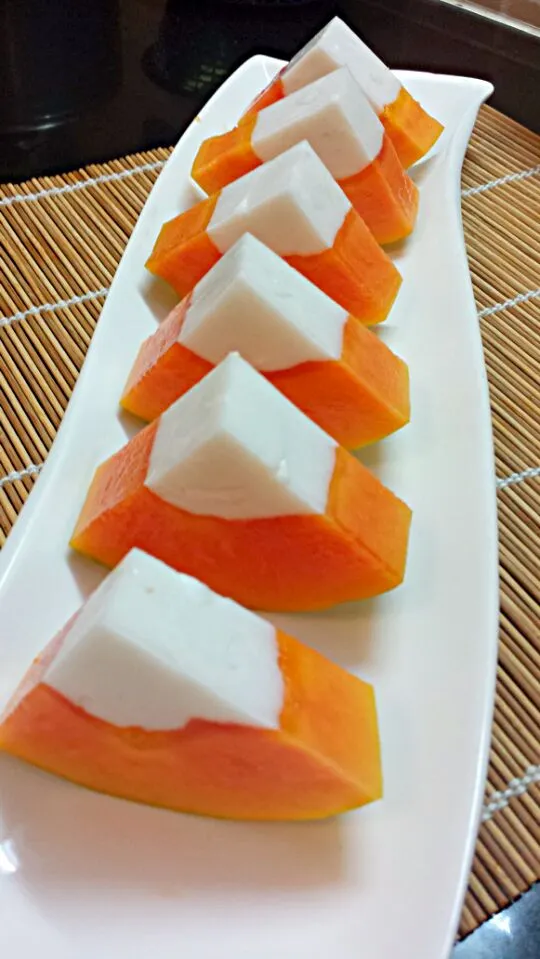 Homemade dessert......papaya stuff with coconut agar|Christine Cheungさん