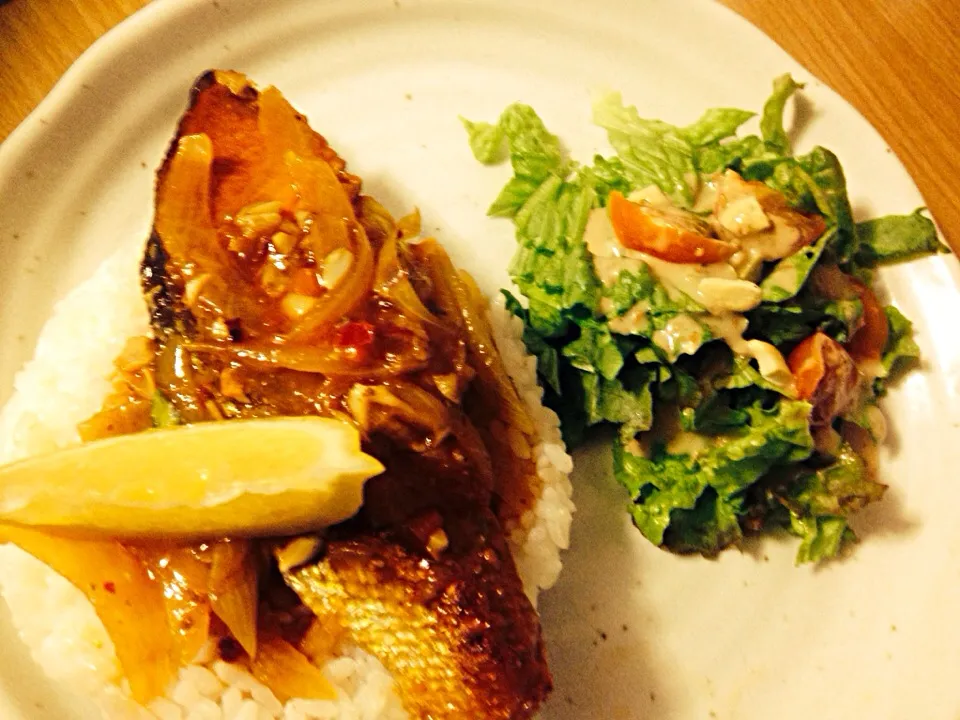 Snapdishの料理写真:Pan Fry Salmon/ tomato, ginger, garlic flavor with lemon wedge/ cashew sesame salad.|Jefferson M. Macalindongさん