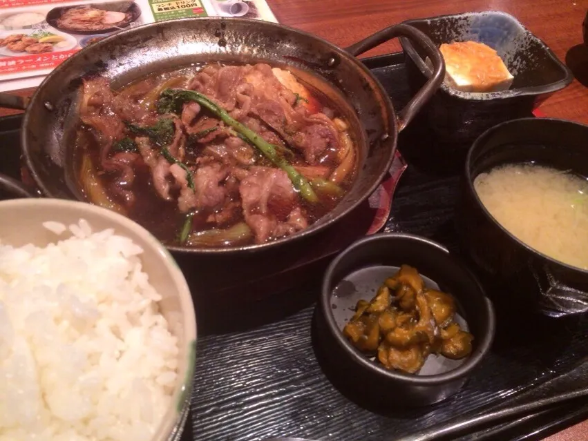 Snapdishの料理写真:牛肉すき焼き風定食を頂きました。|momongatomoさん