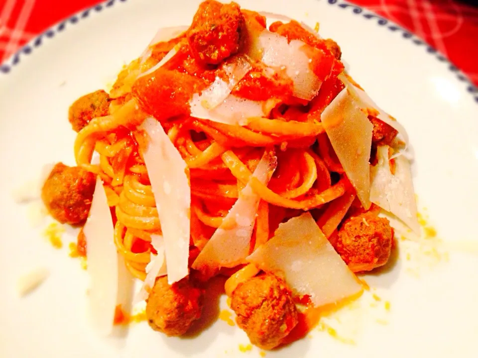 Spaghetti con polpette di manzo al pomodoro e scaglie di parmigiano reggiano|Fabio  Palmieriさん