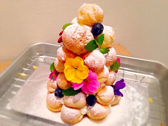 シュークリームのタワー！？フランス菓子のクロカンブッシュ