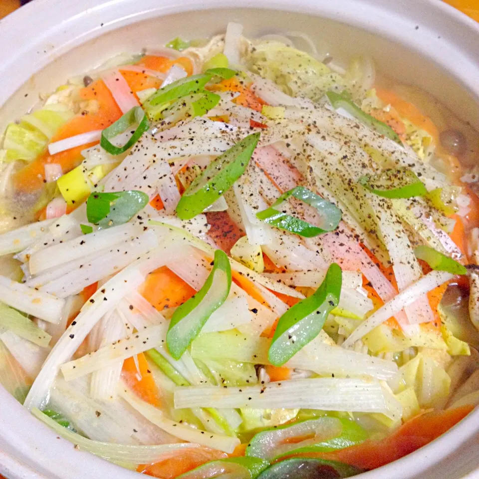 Snapdishの料理写真:野菜たっぷり鍋ラーメン|カウンター嬢さん