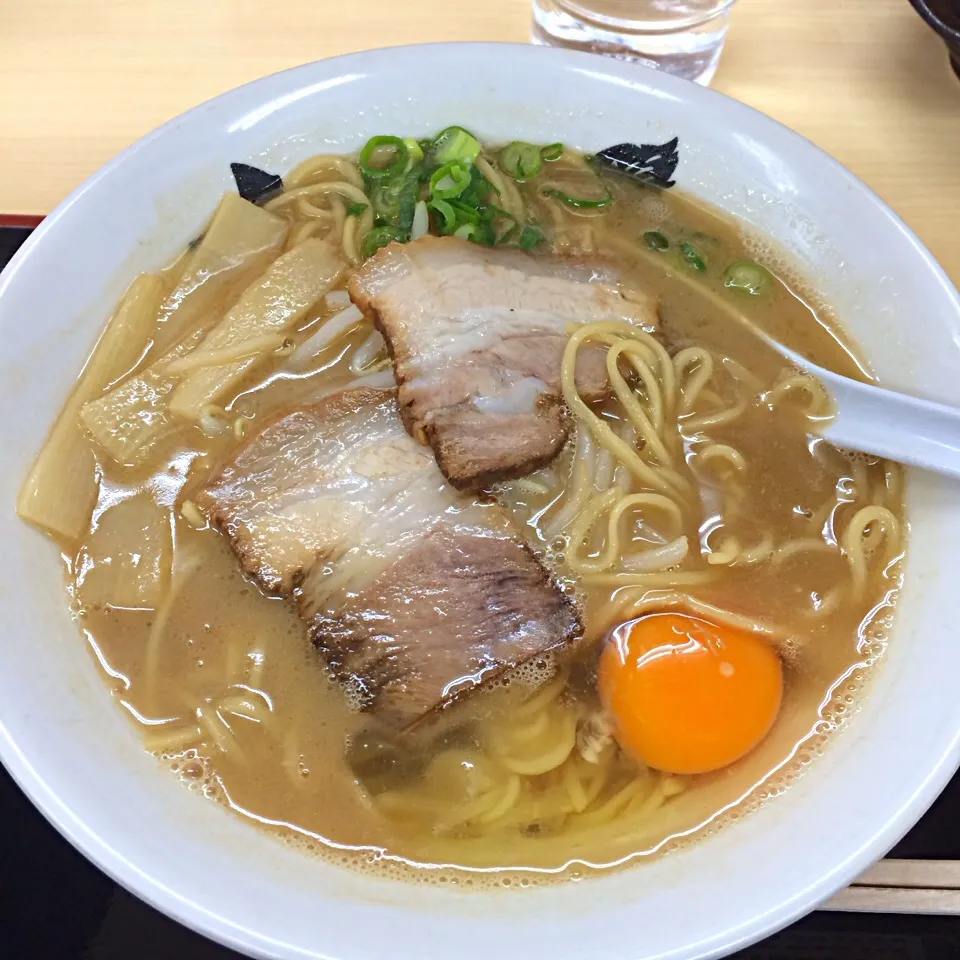 ラーメン(小)、生たまご|maixx ใหม่さん