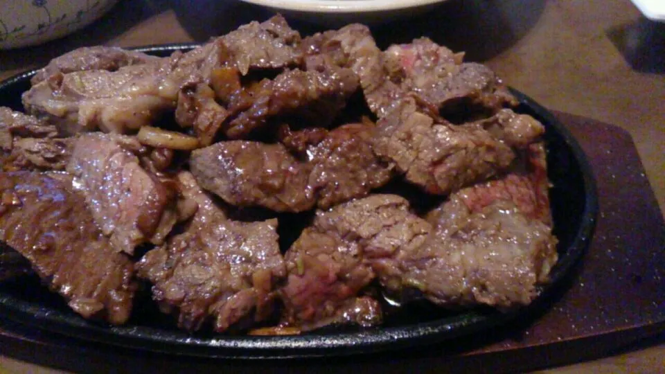 OGビーフのモモ肉！硬いのを3日かけて醤油麹につけて柔らかくして焼いたよ！最高！(^3^)/|Katsuyoshi Endoさん