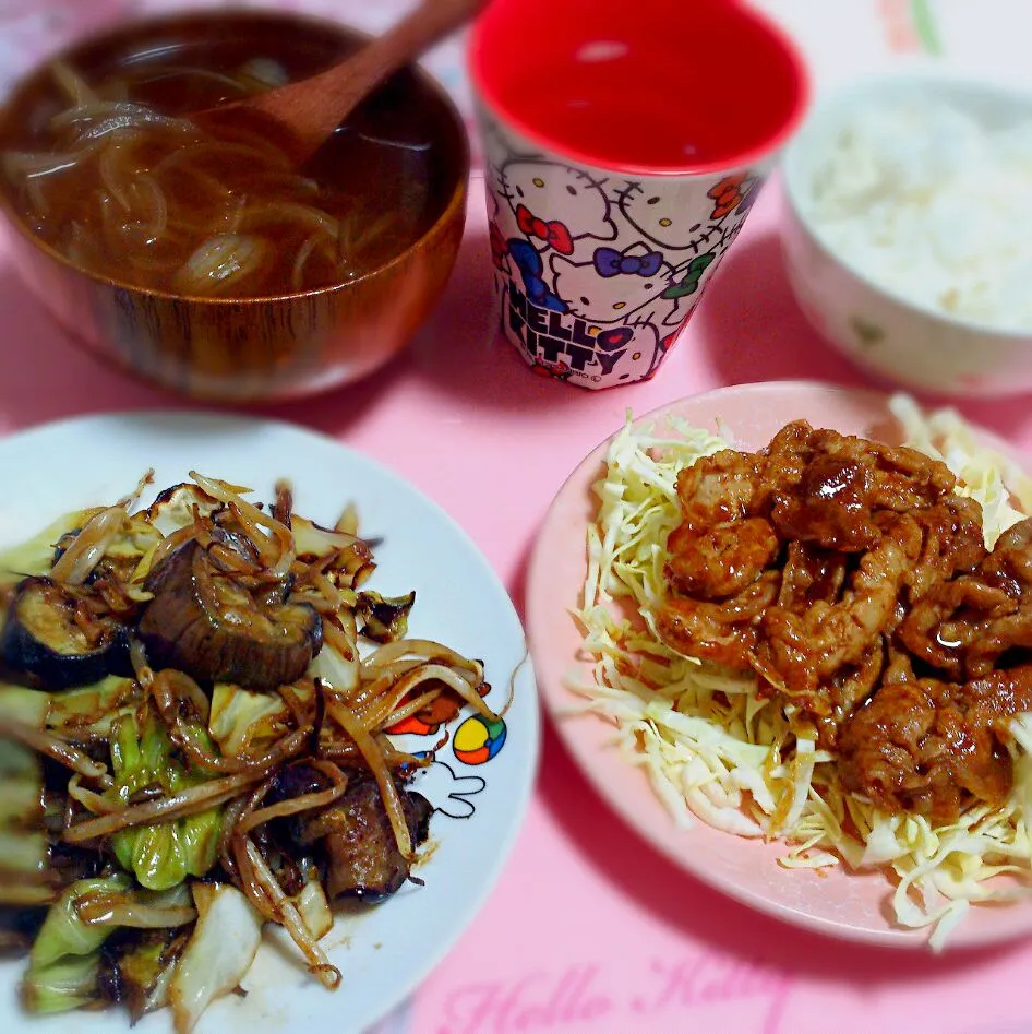 豚ロースのひとくち生姜焼き＆なすと野菜のバター醤油炒め＆オニオンチゲスープ|makiさん