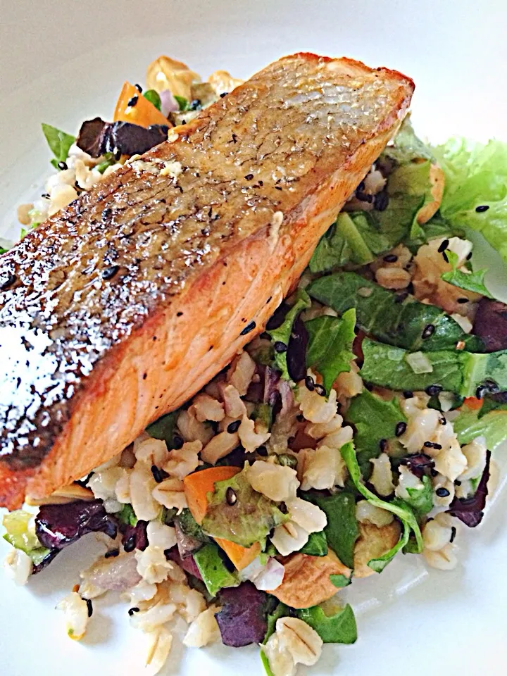 Seared salmon with barley salad|12Dragonさん