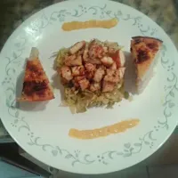 Pollo con pastel de arroz en ensalada de repollo|omar machadoさん