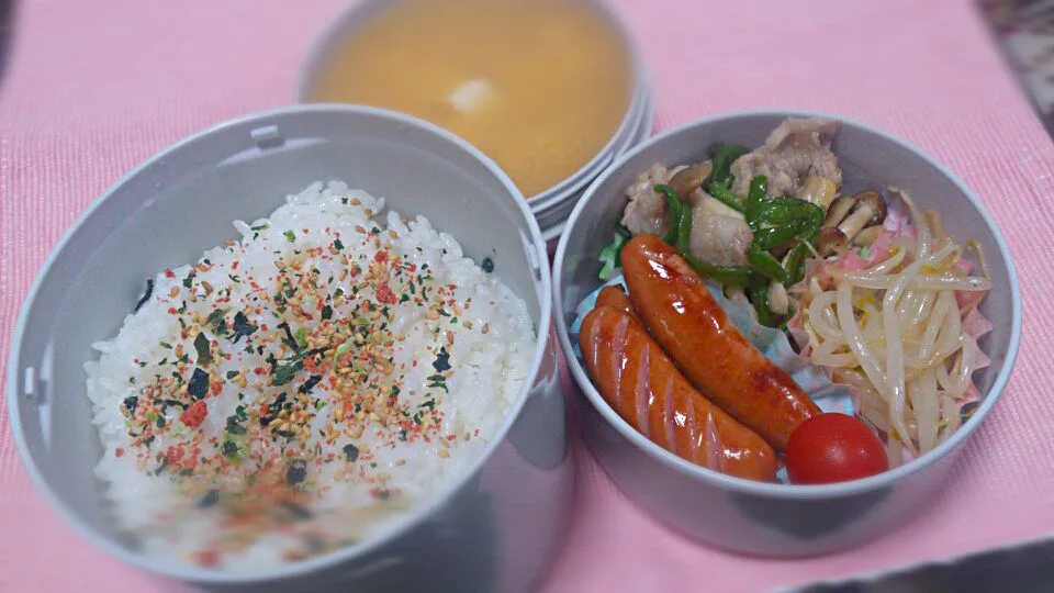 ｳｲﾝﾅｰ,もやしﾅﾑﾙ,豚肉ﾋﾟｰﾏﾝ炒め,ﾌﾘｶｹご飯,豆腐の味噌汁|のぞみさん