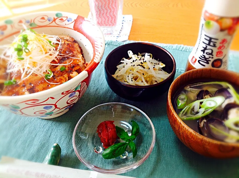 Snapdishの料理写真:豚の生姜焼き丼|Hisashi Yoshidaさん