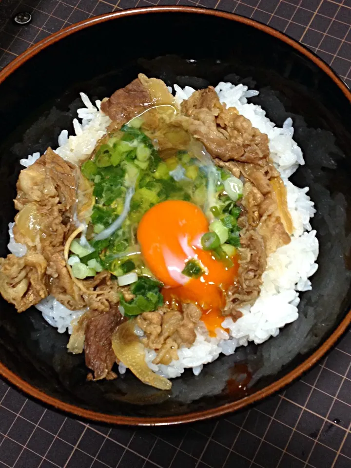 Snapdishの料理写真:ネギ玉牛丼|hiroさん