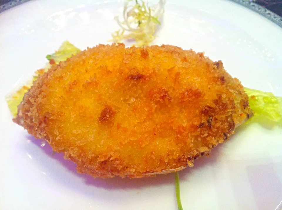 Deep fried crab meat & onion gratin in a shell|skyblueさん