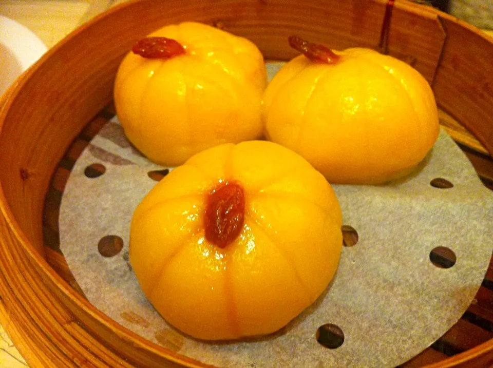 Steamed pumpkin dumplings with pork & black-eye beans|skyblueさん