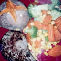 Snapdishの料理写真:Peppered steak medallion.. Baked sweet potato & mixed veg..|Debsさん