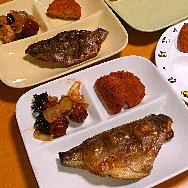 PTAの会議があったので、昨日の夕食のおかず
それと、炊き込みご飯と味噌汁も…|ふみぃさん