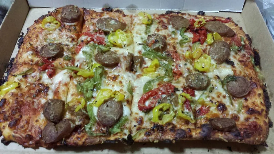 Italian Sausage & Pepper Trio Artisan Pizza|Christian J. Torres Cañarteさん