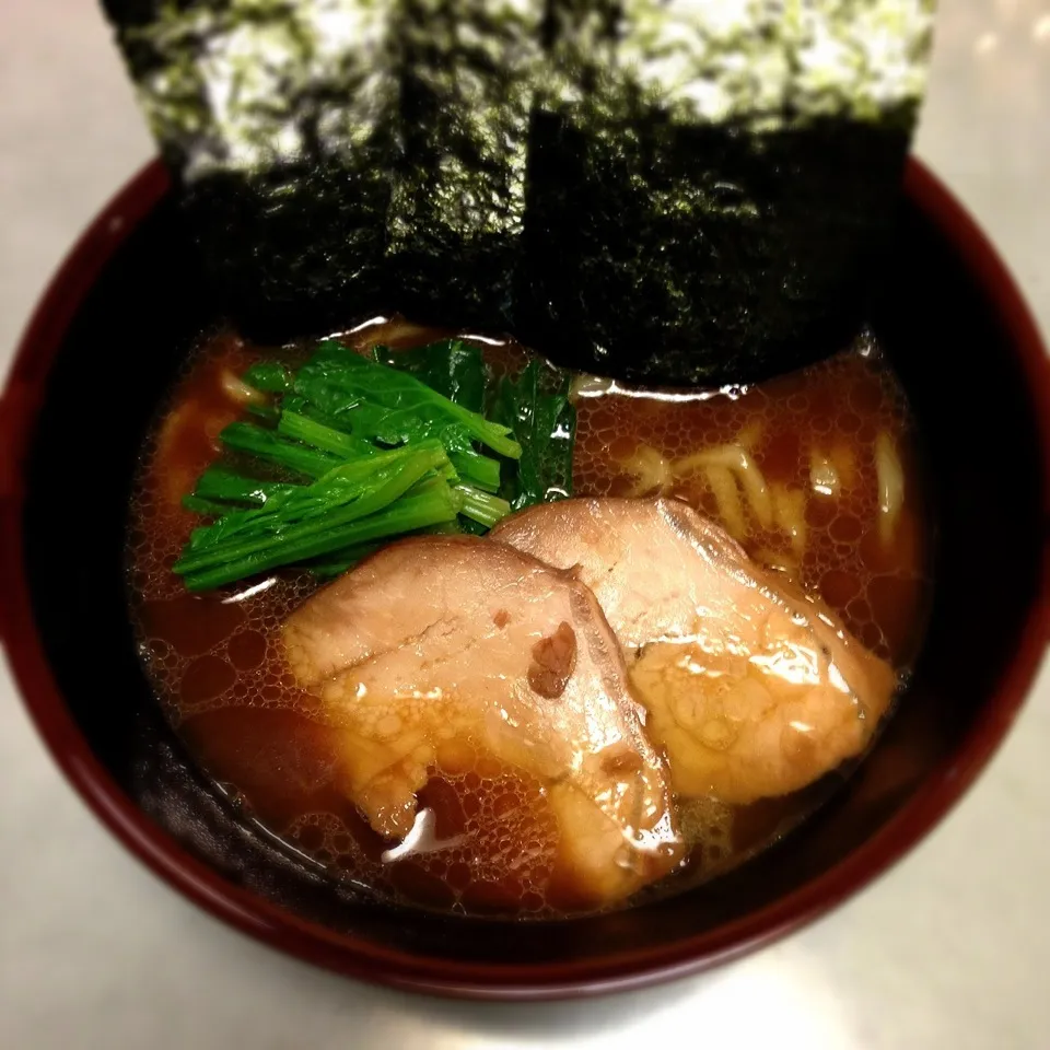 本日は家でラーメン！ アイランド食品の横浜 吉村家 キャベツとゴハンもいっしょに食べた♪|Keitaさん