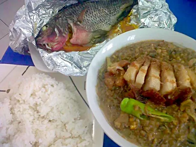 Filipino Cuisine: Pinaputok na Tilapia & Monggo Con Lechon|Dan Alfred Garcia Madriagaさん