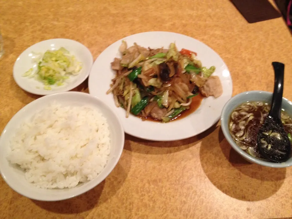 Snapdishの料理写真:肉野菜炒め定食|おっちさん