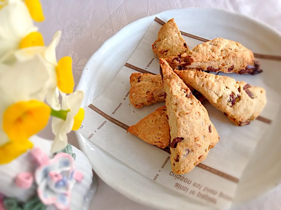 チョコとナッツがゴロゴロスコーン♥︎|❁*.ﾟカノン*.ﾟ❁さん