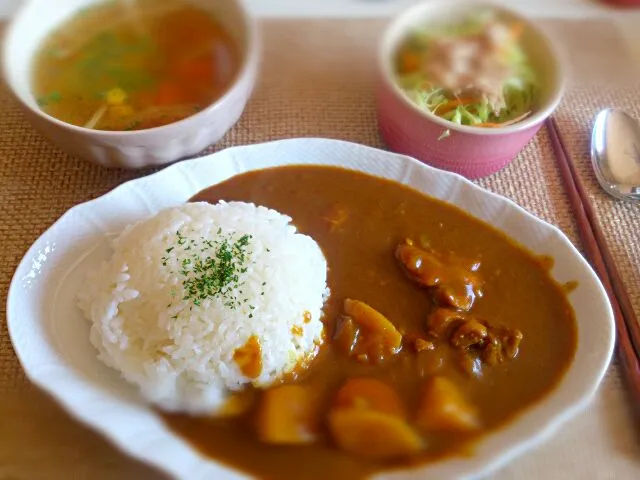 カレーライス サラダ 野菜スープ|にゃろめさん