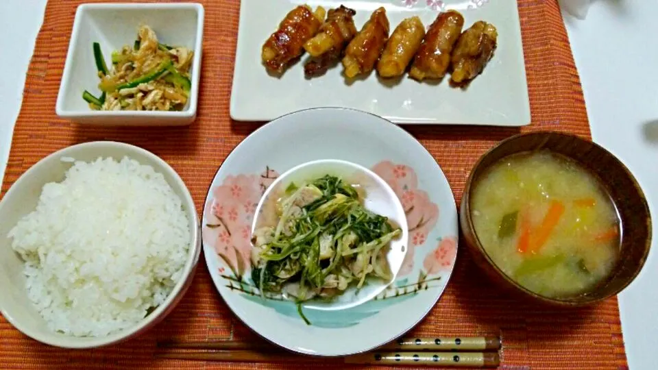 長いもの豚肉巻き、水菜と鶏肉の煮物、ささみと胡瓜のなめたけ和え、お味噌汁♡|yuiさん