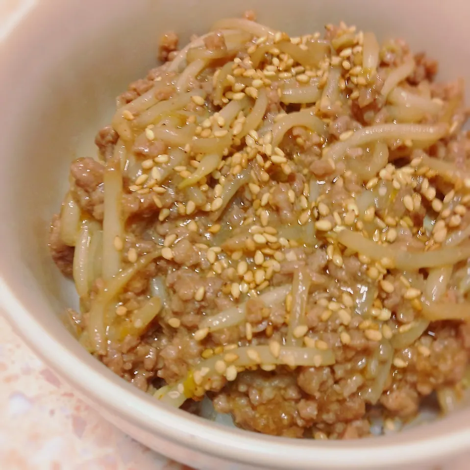 もやしと挽肉の味噌コチュジャン丼|はやしさん