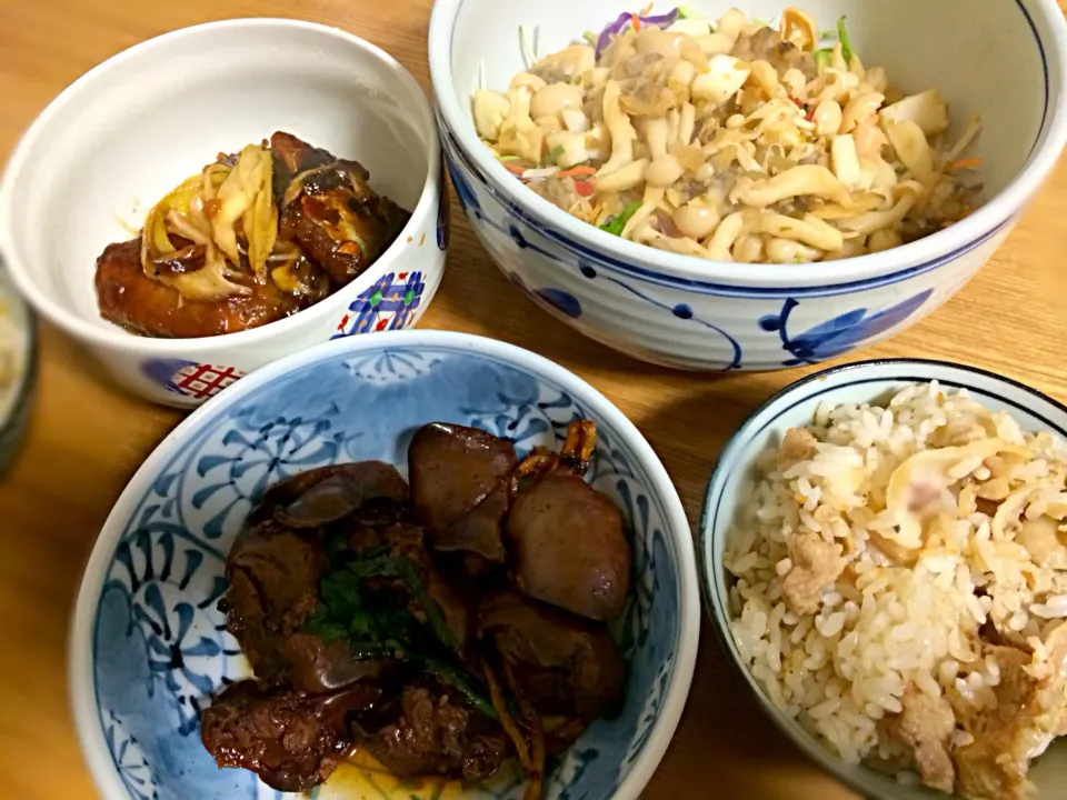 Snapdishの料理写真:夕飯。炊き込みご飯、サラダキノコソテーのせ、鯖照り焼き、鶏肝煮|さらば広島の長きまつげ(東京なう)さん