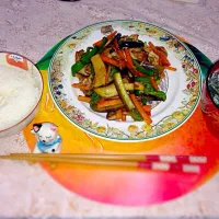 Snapdishの料理写真:野菜炒めとワカメスープ|ラクトガさん