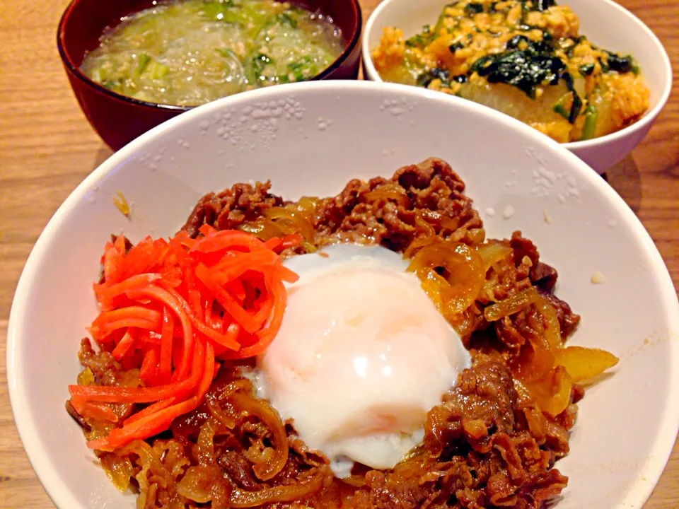 牛玉丼と大根と厚揚げのそぼろ煮と春雨スープ|あやかさん