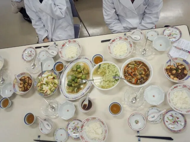 ご飯　白菜シューマイ　卵と白髪葱のふわふわスープ　麻婆豆腐　八宝菜|つなさん