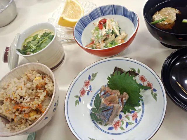 秋の炊き込みご飯　鯵　鯵ミンチの澄まし汁　白和え　茶碗蒸し|つなさん