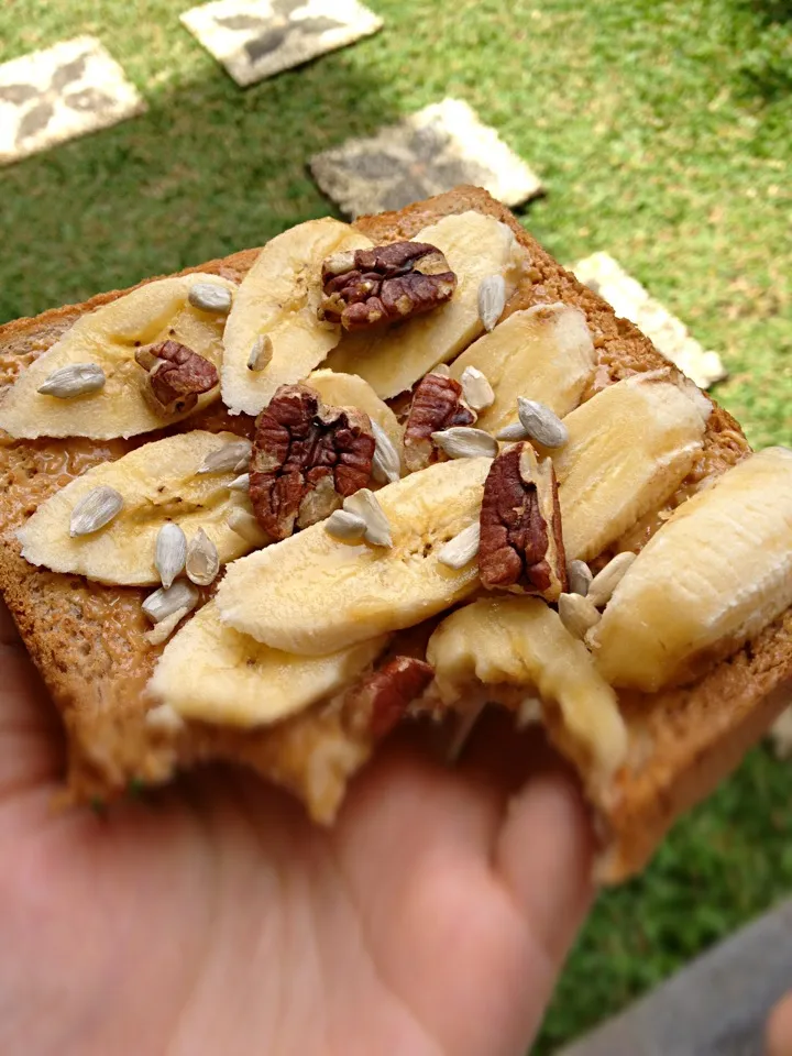 Banana Peanut Butter on a Toast|Ninta Fiusさん