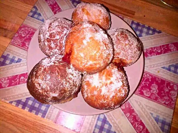 Homemade jam doughnuts!|Laura Quinn Hughesさん