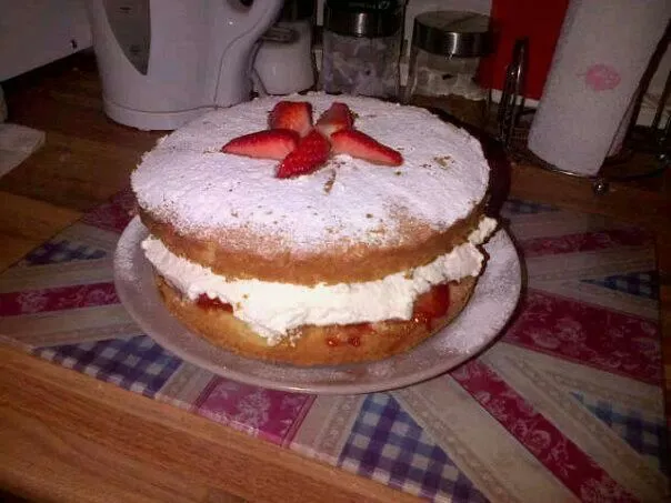 Paul Hollywood recipe, Victoria Sponge Cake.|Laura Quinn Hughesさん