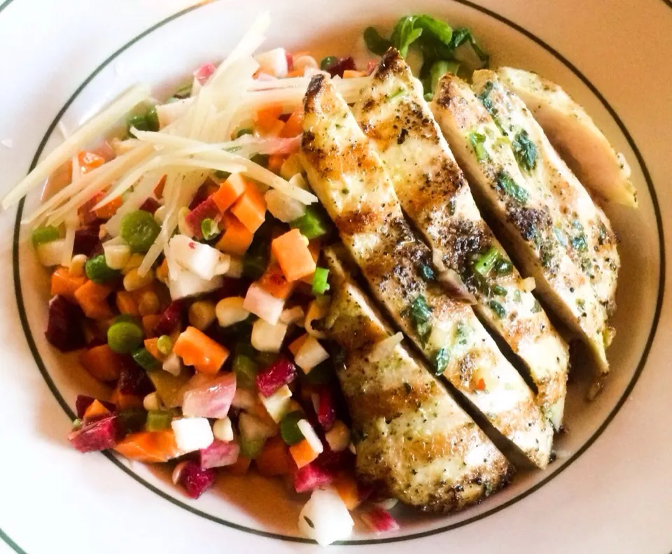 Raw Vegetable Salad with Grilled Chicken from Cafe Habana|sooprcoolchicaさん