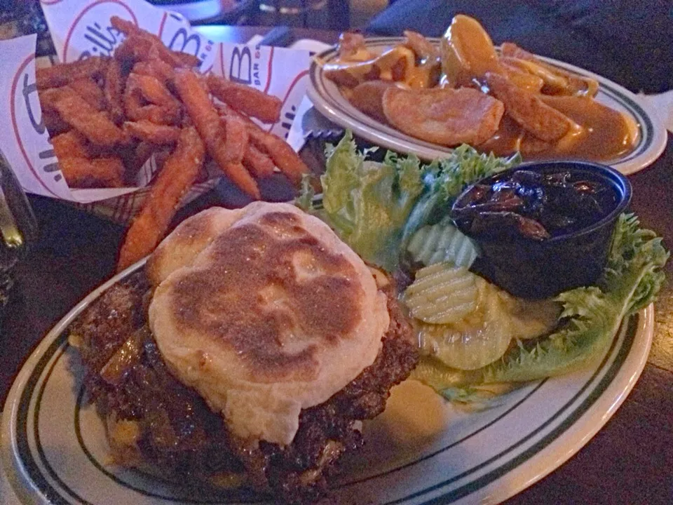 Fat Cat Burger, Sweet Potato Fries & Disco Fries (gravy+cheese)|Junya Tanakaさん