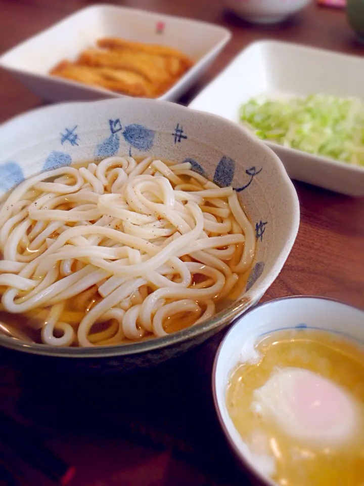 今日のお昼は娘がつくった温泉卵うどん、いただきまーす♪|ASuzukiさん