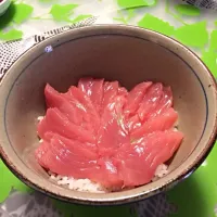 Snapdishの料理写真:キハダマグロの乗っけ丼|2005さん