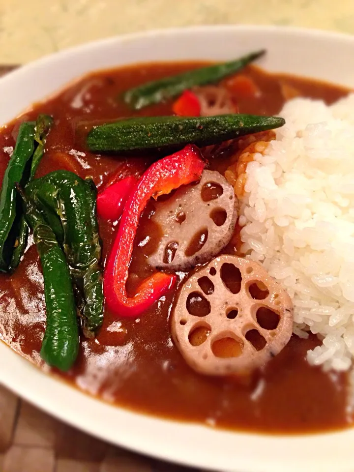 Snapdishの料理写真:今夜もカレー。今日は焼き野菜を乗っけてみました|taka-chanさん